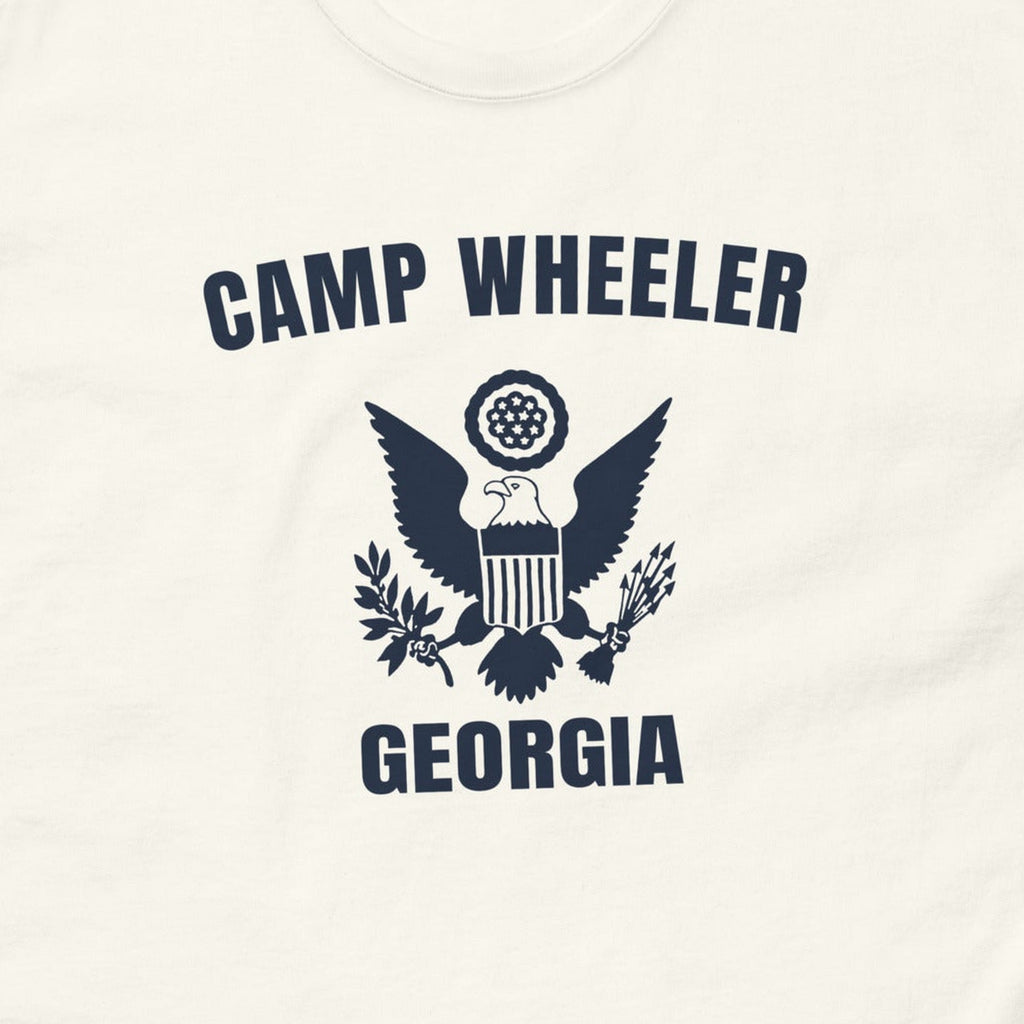 T-shirt blanc imprimé Camp Wheeler, Géorgie, au grand sceau, reproduction WW2, gros plan du marquage