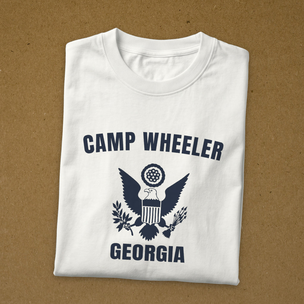 T-shirt blanc imprimé Camp Wheeler, Géorgie, au grand sceau, reproduction WW2, t-shirt plié