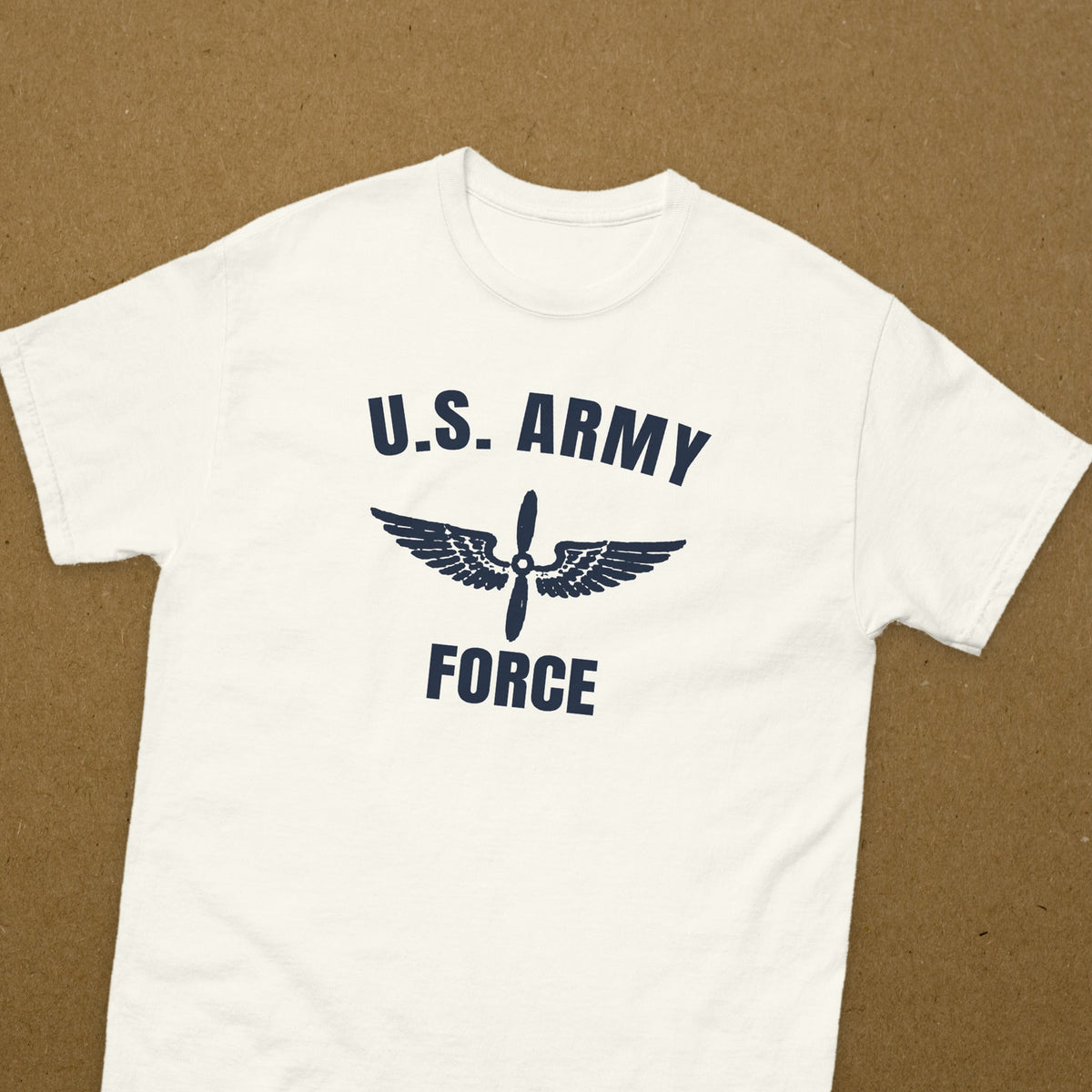 T-shirt blanc imprimé U.S. Army Air Force à l'hélice ailée, reproduction WW2, vue rapprochée