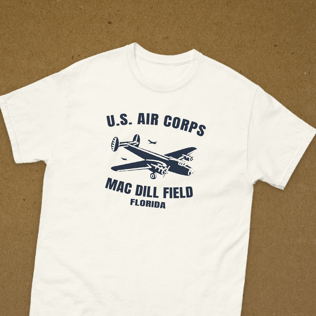 T-shirt blanc imprimé U.S. Air Corps MacDill Field, Floride, au bombardier bimoteur, reproduction WW2, vue rapprochée