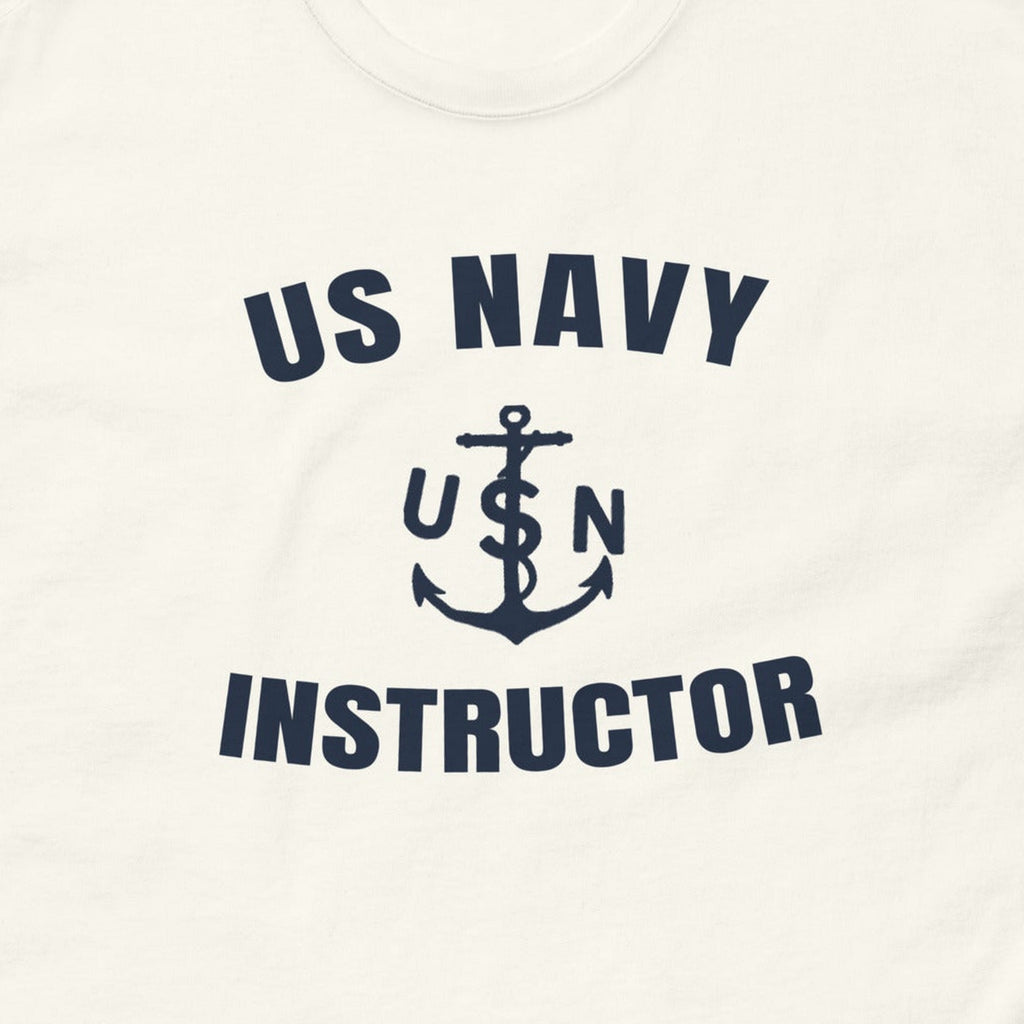 T-shirt blanc imprimé US NAVY Instructor à l'ancre marquée USN, reproduction WW2, gros plan du marquage