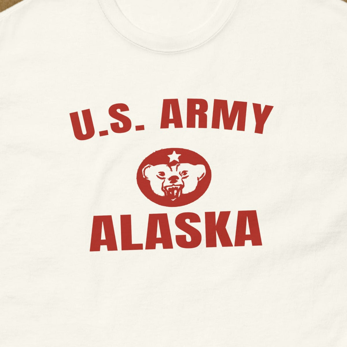 T-shirt blanc imprimé en rouge U.S. ARMY Alaska à la tête d'ours polaire, reproduction WW2, gros plan du marquage