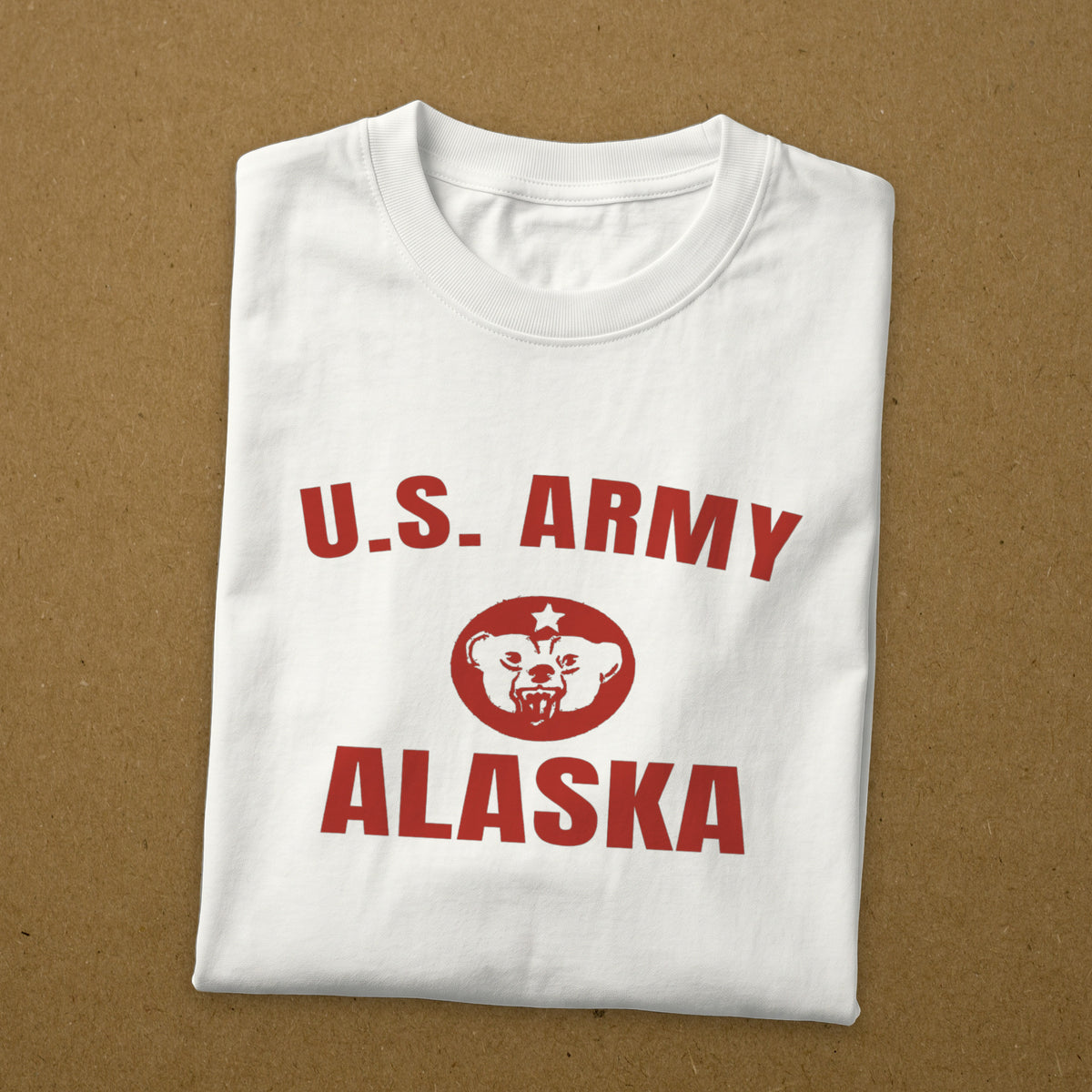 T-shirt blanc imprimé en rouge U.S. ARMY Alaska à la tête d'ours polaire, reproduction WW2, t-shirt plié