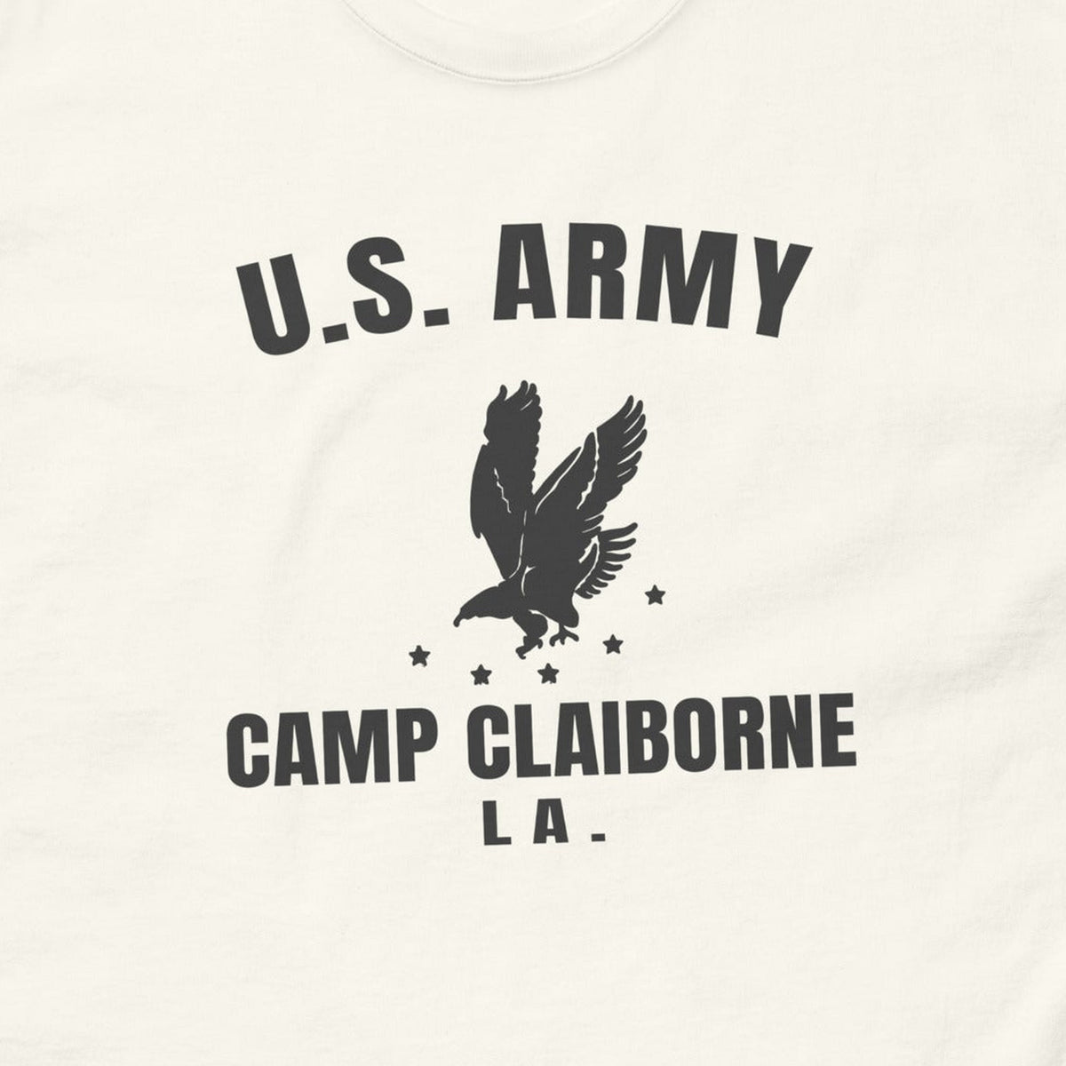 T-shirt blanc imprimé U.S. ARMY Camp Claiborne, Louisiane, à l'aigle, reproduction WW2, gros plan du marquage