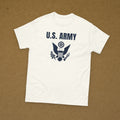 T-shirt blanc imprimé U.S. ARMY au grand sceau des États-Unis, reproduction WW2, à plat sur fond kraft